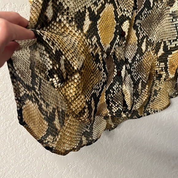 Zara Snake Print Oversized Button Down Blouse. Satin. Size. XS - Picture 5 of 8